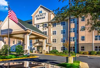 Hyatt House Herndon/Reston allows 18 year olds to book a room