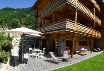 A Larze has Balcony rooms