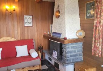 La Crettaz SUNNY & QUIET apartment 6 pers by Alpvision R  sidences has Balcony rooms