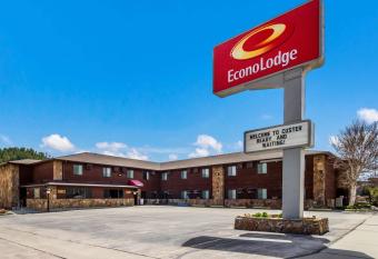 Econo Lodge Custer has Balcony rooms