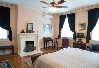 King George Inn allows 18 year olds to book a room