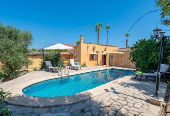 Raco De Can Pep allows 18 year olds to book a room