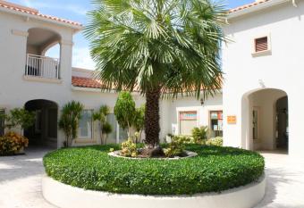 La Vista Azul Resort - Studio has rooms with a private hot tub