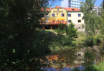 Guest House Spl  vek allows 18 year olds to book a room