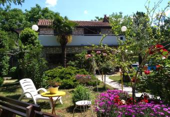 Apartments Rale has Balcony rooms