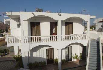 Pension Annoula has Balcony rooms