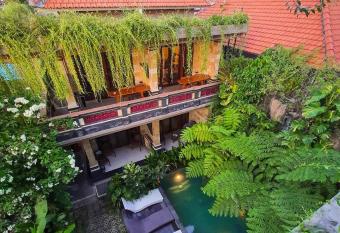 Donald Home Stay has Balcony rooms