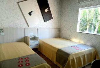 Flat Residence Premium, a Sua Extens  o de Sua Casa allows 18 year olds to book a room