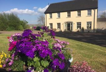 The Rocks B&B allows 18 year olds to book a room