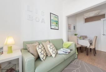 Lisbon Apartment Bairro Alto - Bica 3 has rooms with a private hot tub