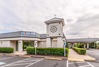 Motel 6 Dumfries allows 18 year olds to book a room
