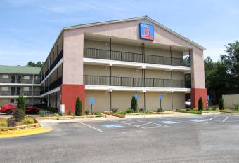 Motel 6 Augusta - Ft. Gordon has Smoking rooms