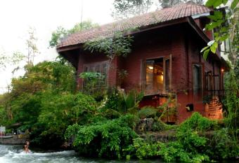 Theripplingedge has Smoking/Balcony rooms