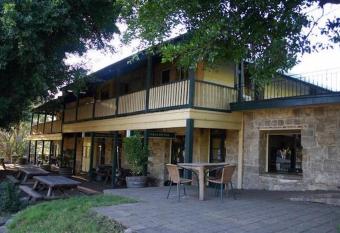 Wisemans Inn has Balcony rooms