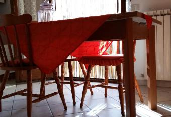 La Casa Di Elios has rooms with a private hot tub