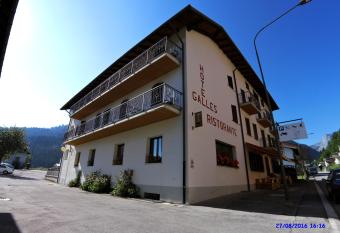 Hotel Galles allows 18 year olds to book a room