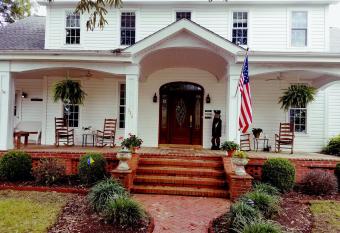 The Inn on Bath Creek allows 18 year olds to book a room