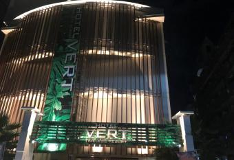 Hotel Vert (Love Hotel) has Smoking rooms