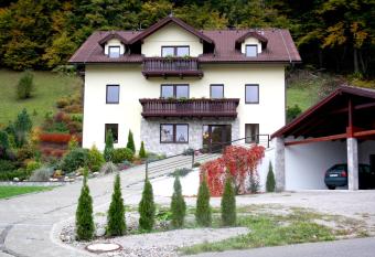 Guest House Vila Pod Lesom has Balcony rooms