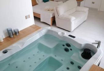 Agriturismo il Contadino has rooms with a private hot tub