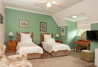 York House Guest House has Balcony rooms