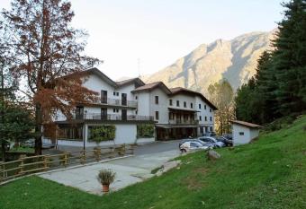 Albergo Il Castellino has Balcony rooms