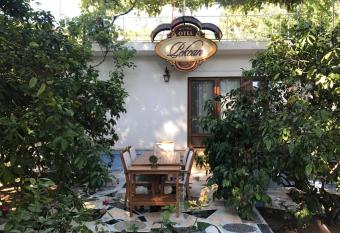 Pekcan Otel has Smoking/Balcony rooms