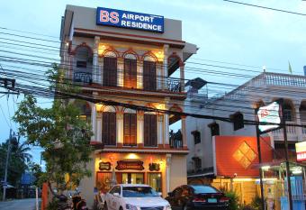 BS Airport at Phuket allows 18 year olds to book a room