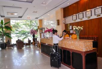 Queen Da Nang Hotel allows 18 year olds to book a room