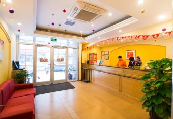 Home Inn Beijing Capital Airport Terminal No. 3 allows 18 year olds to book a room