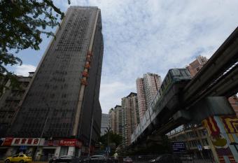 Home Inn Chongqing Yangjiaping Pedestrian Street has Smoking rooms