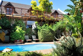 Gable Manor has Balcony rooms