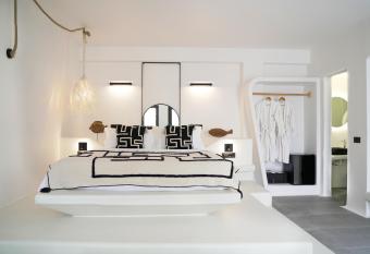 King s Suites allows 18 year olds to book a room