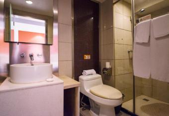 Motel Zhangjiagang Middle Chang an Road allows 18 year olds to book a room