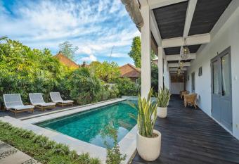 The Peacock Inn allows 18 year olds to book a room