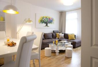 Leon Suite Apartments has Balcony rooms