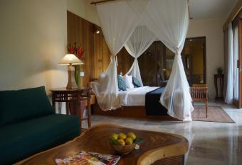 Sapodilla Ubud has rooms with a private hot tub