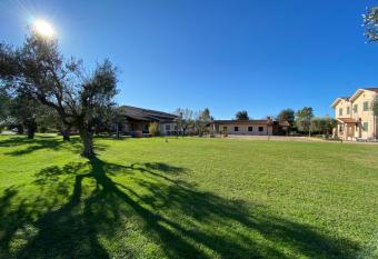 Agriturismo l Ovile has Balcony rooms