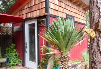 Magnolia Petal allows 18 year olds to book a room