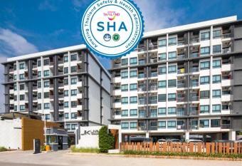 JK LIVING Hotel And Service Apartment has Balcony rooms