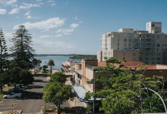 Port Macquarie Hotel allows 18 year olds to book a room