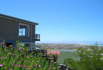 Bluebottle Guesthouse has Balcony rooms