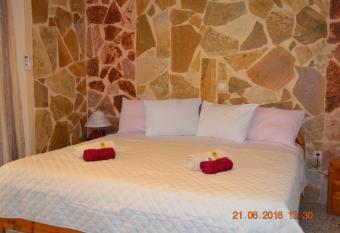 Apartments Zoumperi allows 18 year olds to book a room