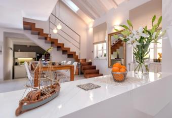 Luxury Apartment Bifora has rooms with a private hot tub