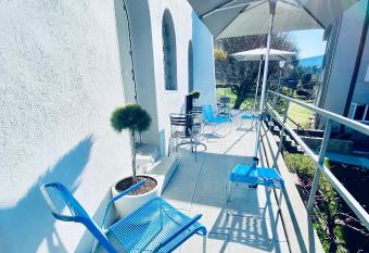 Bed and Breakfast Olten allows 18 year olds to book a room