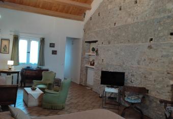 Rosa Thea Suite has Balcony rooms