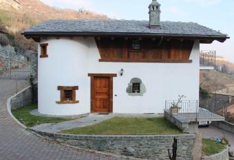 Villa La Tour has Balcony rooms