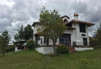 Caba  a La Elvira allows 18 year olds to book a room