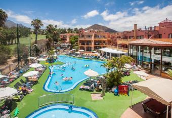 Villa Mandi Golf Resort has Balcony rooms