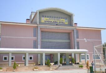 Selcuk Uygulama Oteli   allows 18 year olds to book a room